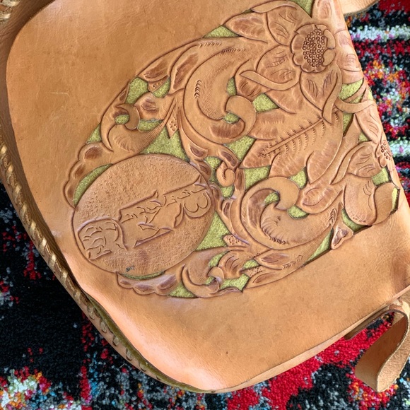 VINTAGE buttery soft floral tooled shoulder bag! - Picture 5 of 5